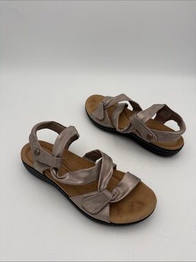 Clarks Metallic Taupe Comfort Sandals - Women 10 casual office vacation retro